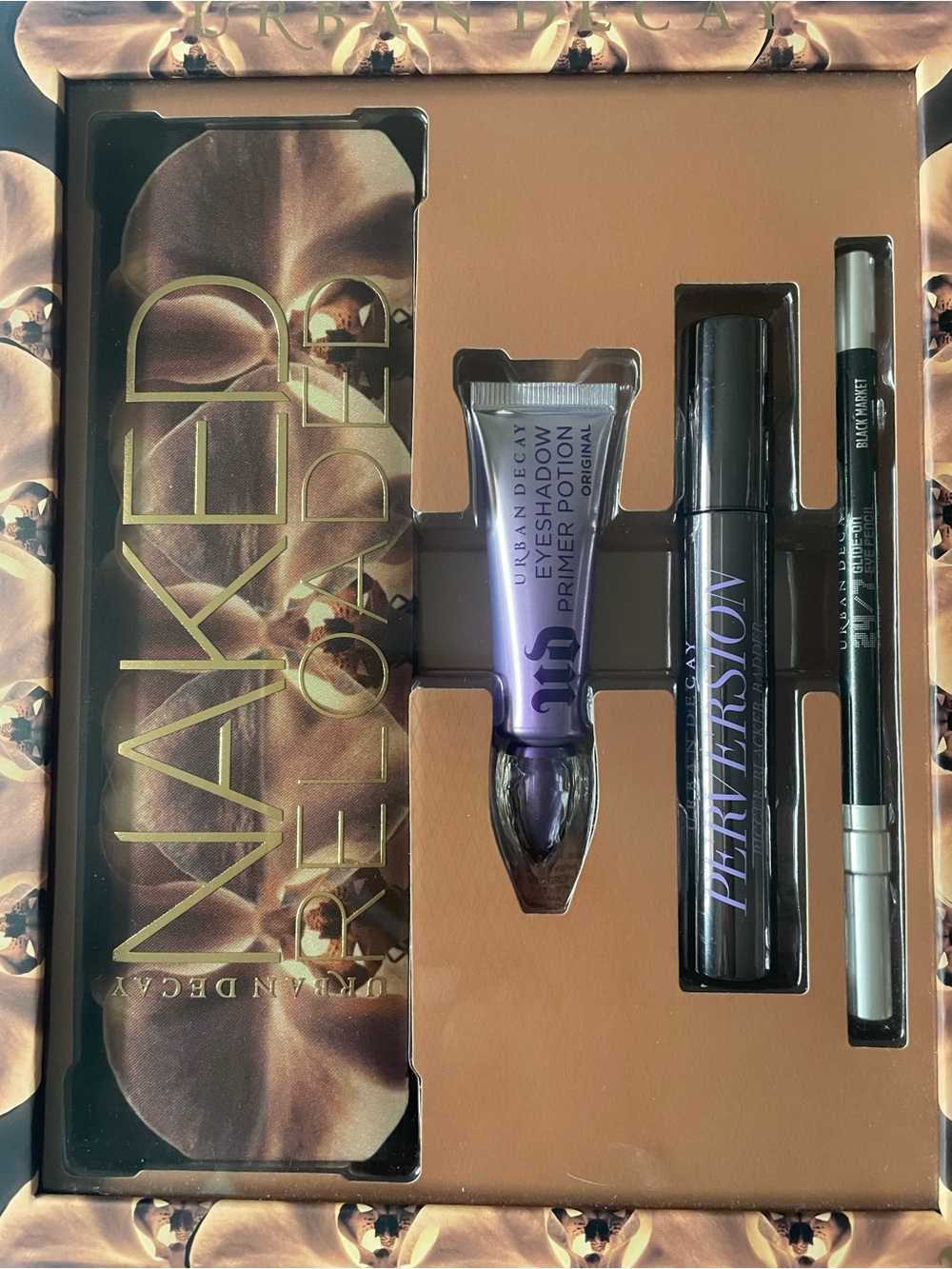 Urban Decay Eyeshadow Set with Brown and Gold Tones - Picture 3 of 7